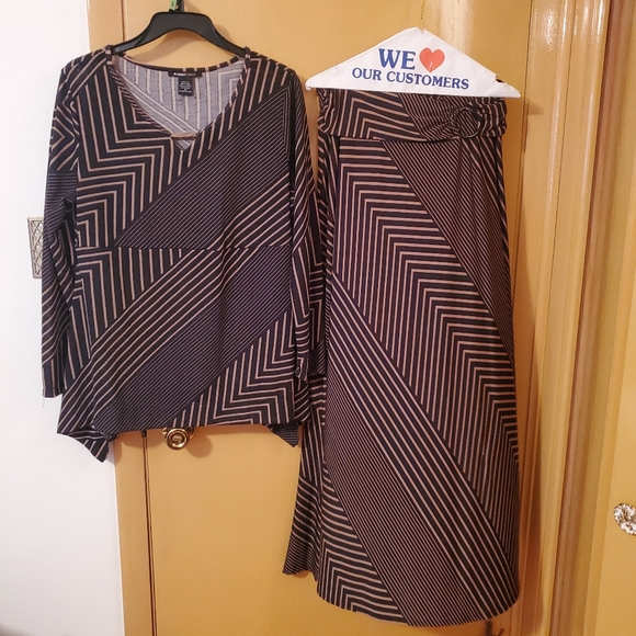 Two piece skirt set - Picture 2 of 3